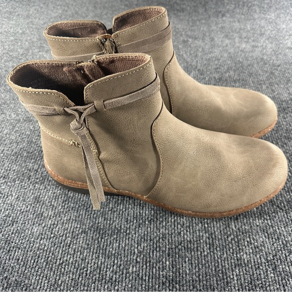 NEW b.o.c Women's Addi Round Toe Bootie Taupe - Picture 10 of 11